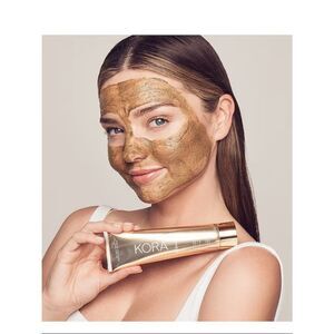 NIB KORA Organics Sealed Turmeric Brightening and Exfoliating Mask 100 mL